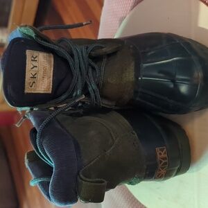 SKYR.   Blue and Green water resistant boots. Size 8